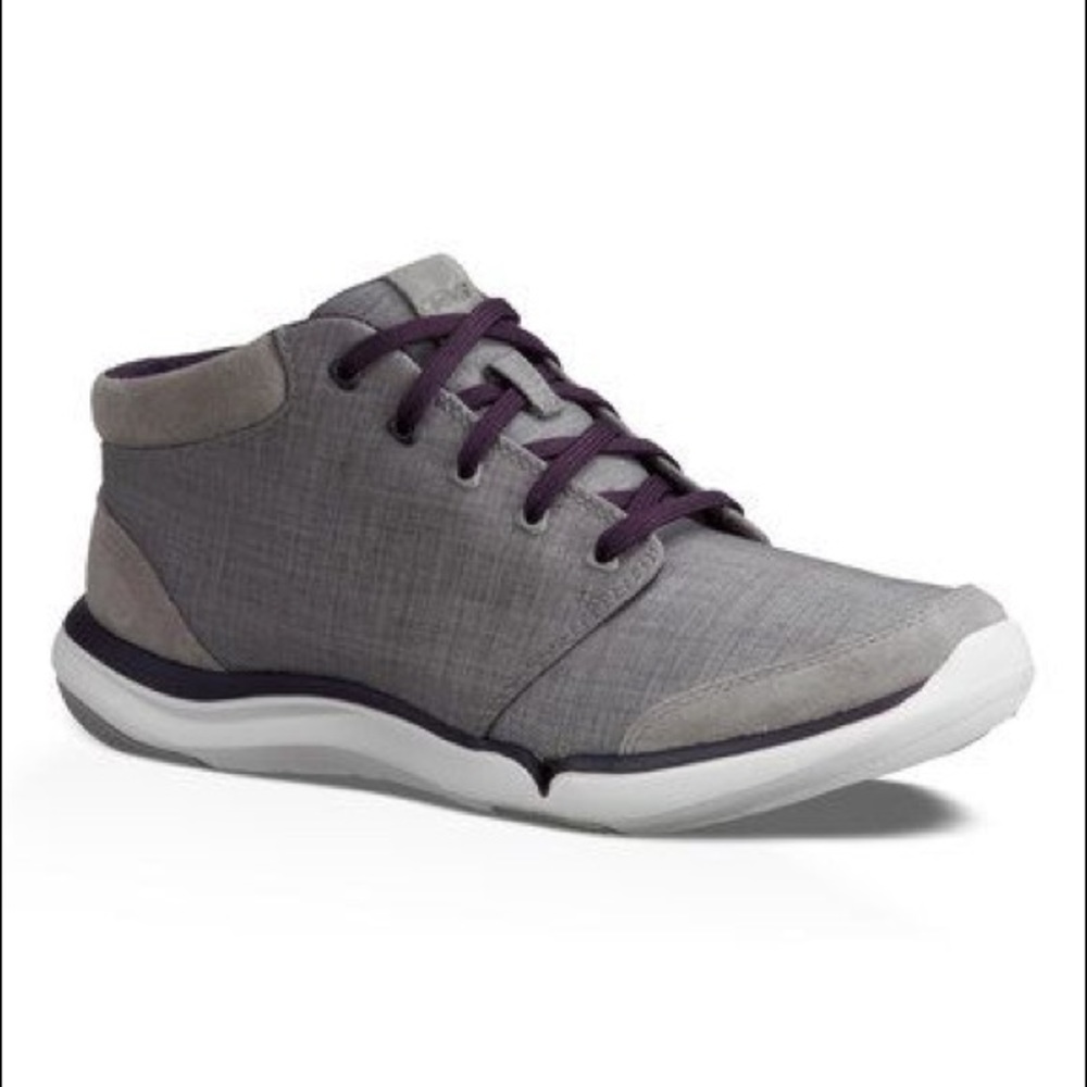 NWT Teva Wander Chukka